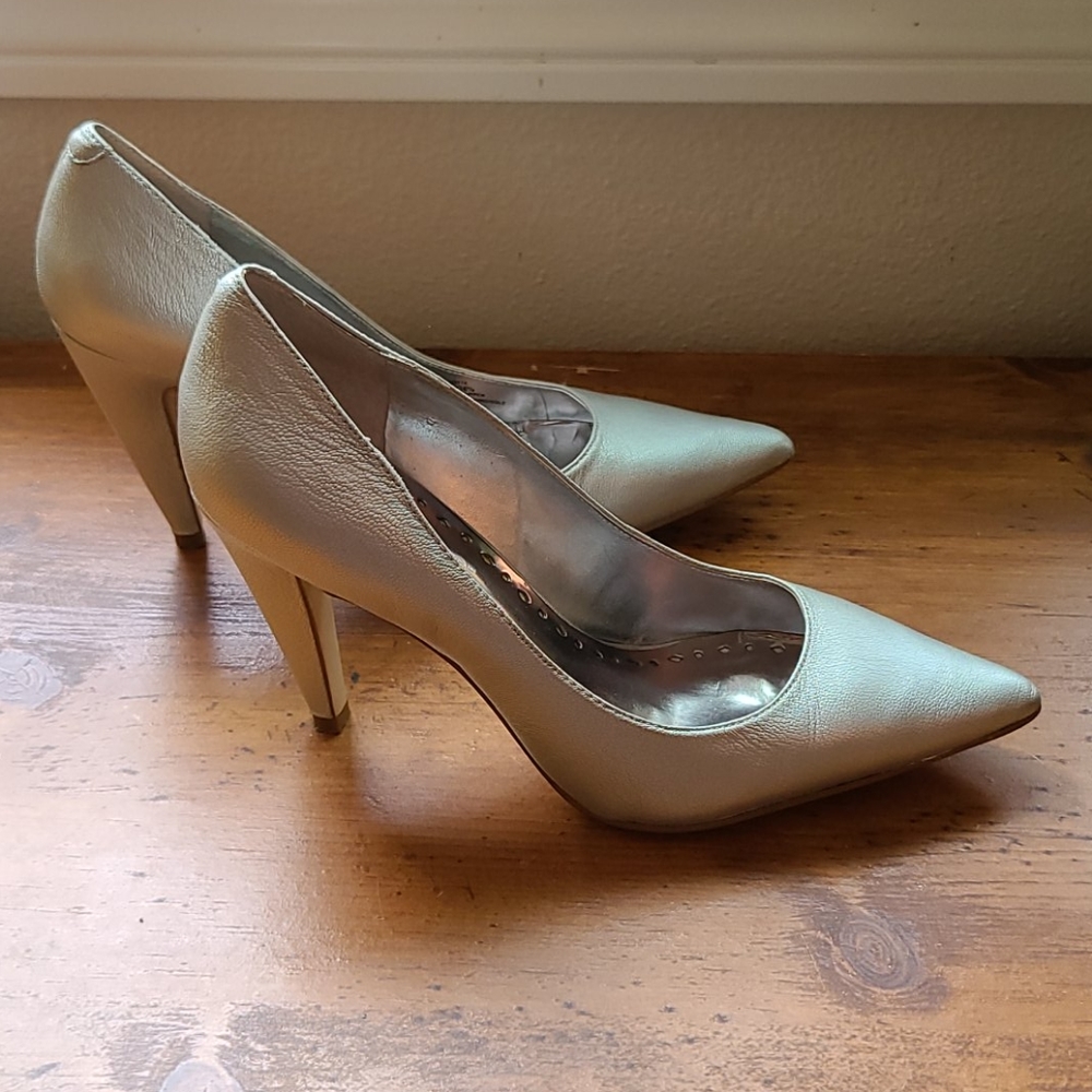 Silver pumps - Picture 3 of 8